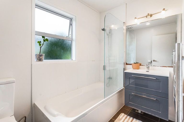 Photo of property in 1/37 Weldene Avenue, Glenfield, Auckland, 0629