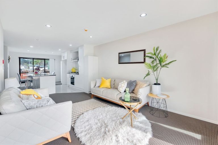 Photo of property in 23/5 Perekia Street, Albany, Auckland, 0632