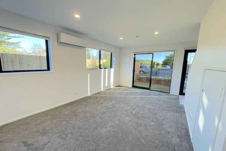Photo of property in 1/10 Yeovil Road, Te Atatu Peninsula, Auckland, 0610