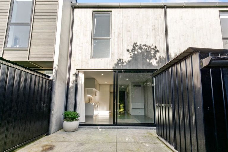 Photo of property in 15 Te Ara O Paetutu, Petone, Lower Hutt, 5012