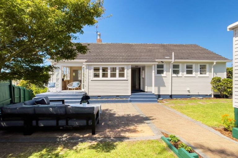 Photo of property in 47 Philomel Crescent, Bayswater, Auckland, 0622