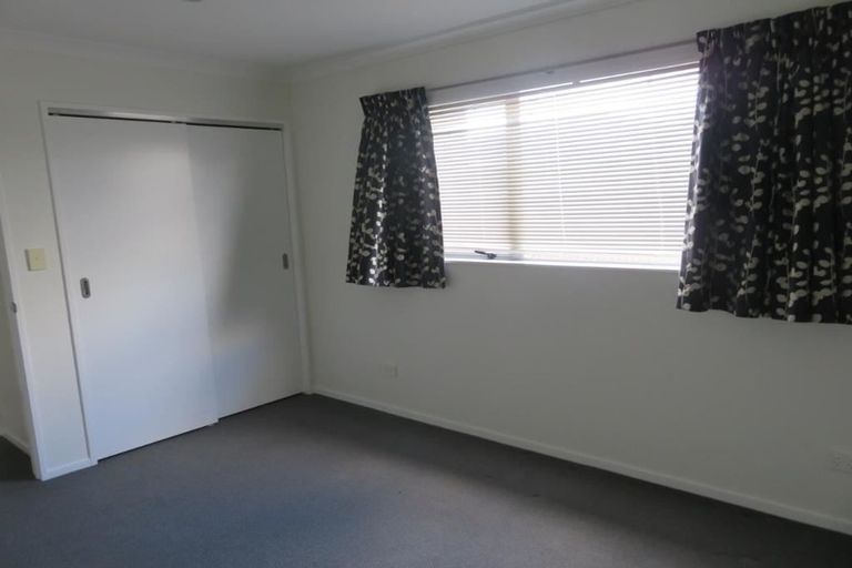 Photo of property in 8b Neeve Place, Taradale, Napier, 4112