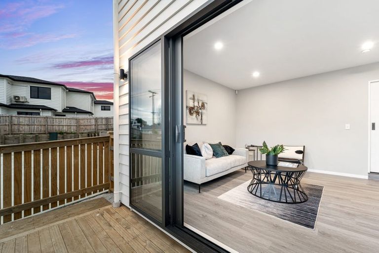 Photo of property in 13b Windermere Crescent, Blockhouse Bay, Auckland, 0600