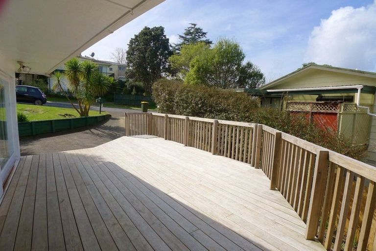 Photo of property in 15 Woodcote Drive, Glenfield, Auckland, 0629