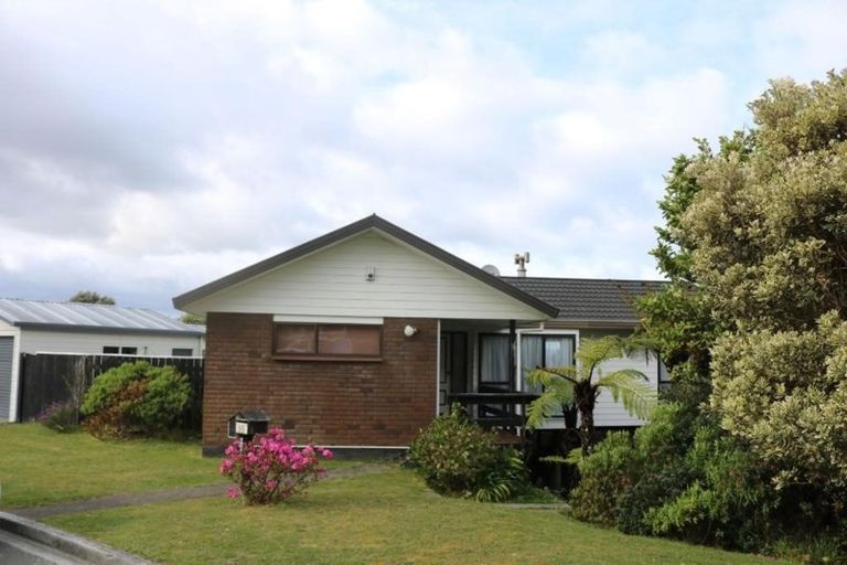 Photo of property in 35 Camellia Terrace, Maungaraki, Lower Hutt, 5010