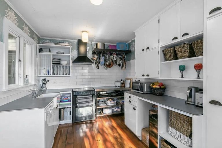 Photo of property in 24 Woodvale Grove, Fairfield, Lower Hutt, 5011