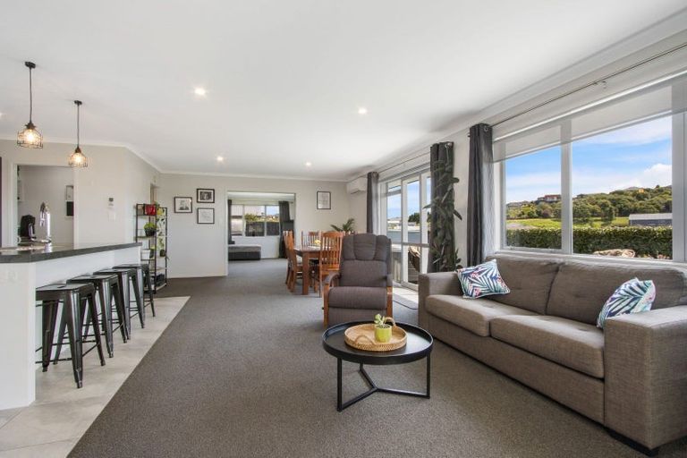 Photo of property in 5 Vantage Place, Omokoroa, 3114