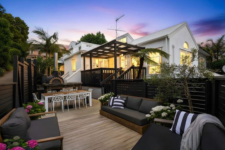 Photo of property in 1/35 Newhaven Terrace, Mairangi Bay, Auckland, 0630