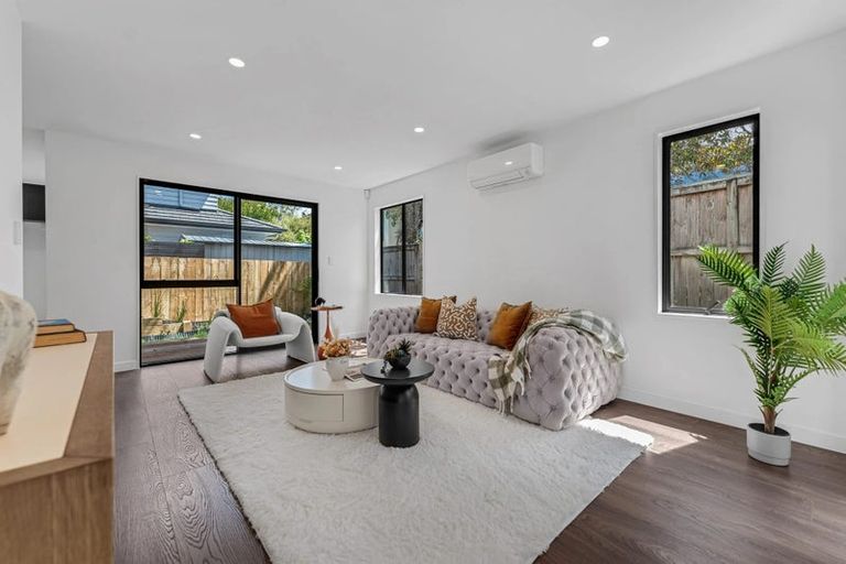 Photo of property in 21b County Road, Torbay, Auckland, 0630