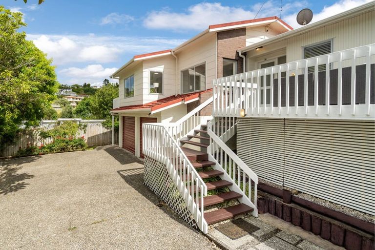 Photo of property in 38 Deverell Place, Northcross, Auckland, 0632