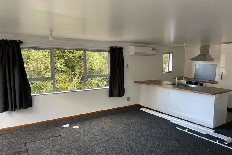 Photo of property in 323 Glenfield Road, Glenfield, Auckland, 0629
