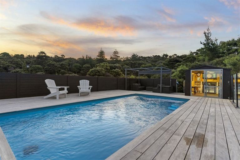 Photo of property in 6 Tirohanga Crescent, Stanmore Bay, Whangaparaoa, 0932