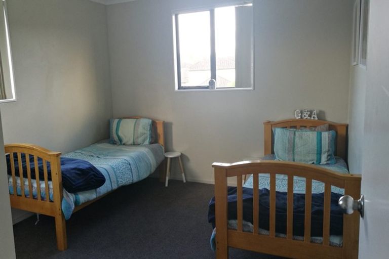 Photo of property in 32 Misty Valley Drive, Henderson, Auckland, 0612