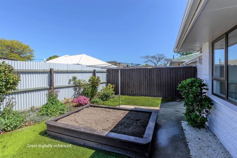 Photo of property in 1/450a Harewood Road, Harewood, Christchurch, 8051
