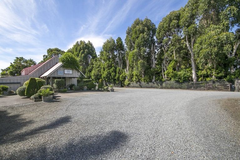 Photo of property in 63 Riverland Road, Kumeu, 0892