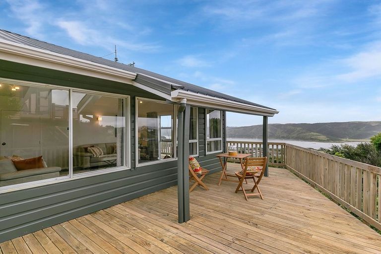 Photo of property in 10 Kahu Road, Paremata, Porirua, 5024