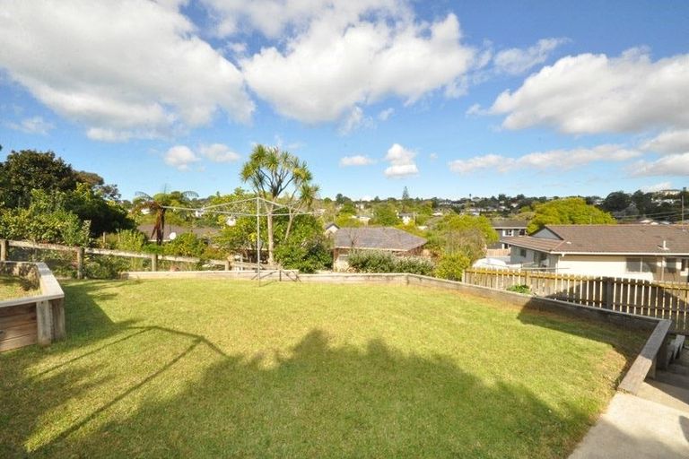 Photo of property in 13 Clensmore Place, Torbay, Auckland, 0630