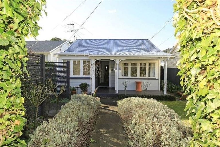 Photo of property in 8 Miro Street, Eastbourne, Lower Hutt, 5013