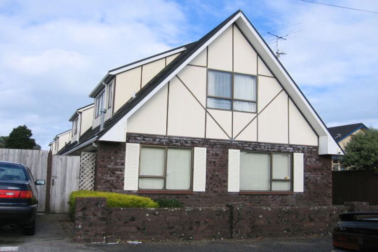 Photo of property in 4/45 Whites Line West, Woburn, Lower Hutt, 5010