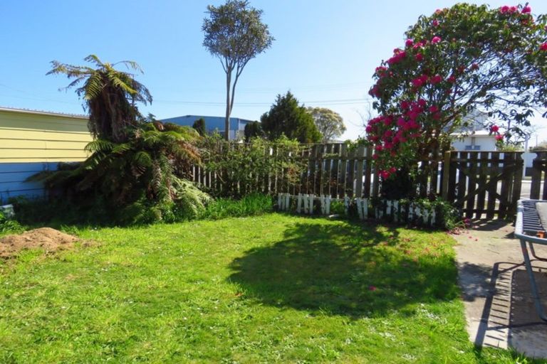 Photo of property in 12 Russell Street, Westport, 7825