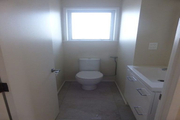 Photo of property in 1/36 Exmouth Road, Northcote, Auckland, 0627