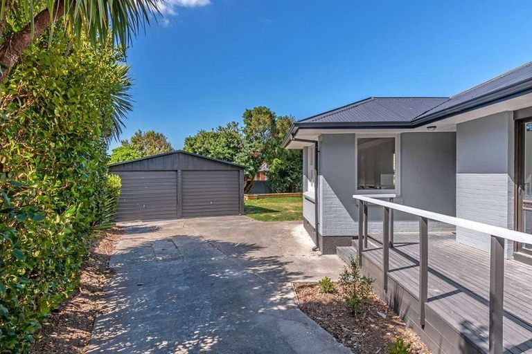 Photo of property in 38 Pinehurst Crescent, Russley, Christchurch, 8042