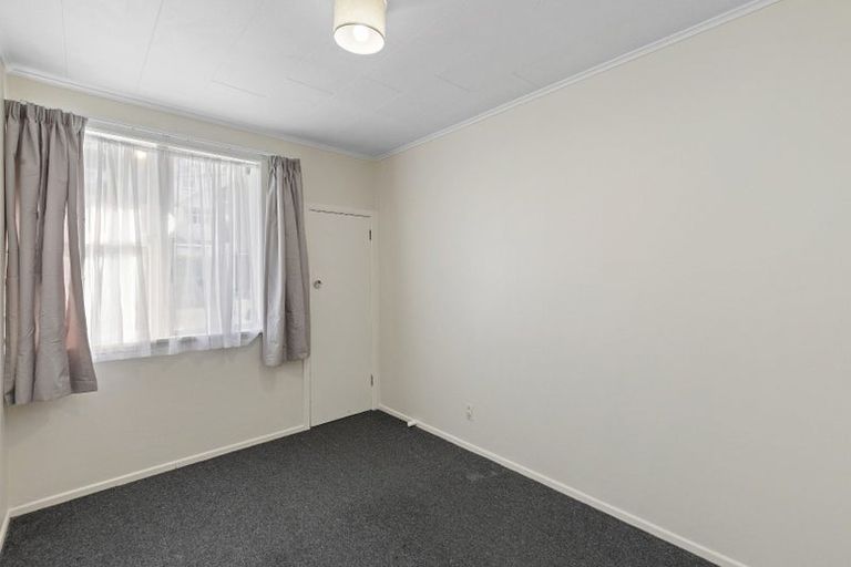 Photo of property in 87 Queens Drive, Lyall Bay, Wellington, 6022