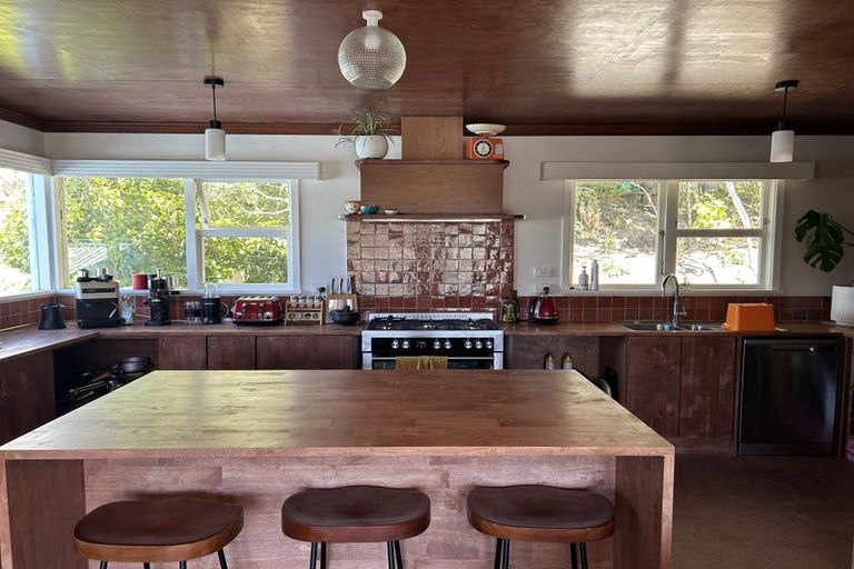 Photo of property in 18 Aplin Terrace, Ngaio, Wellington, 6035