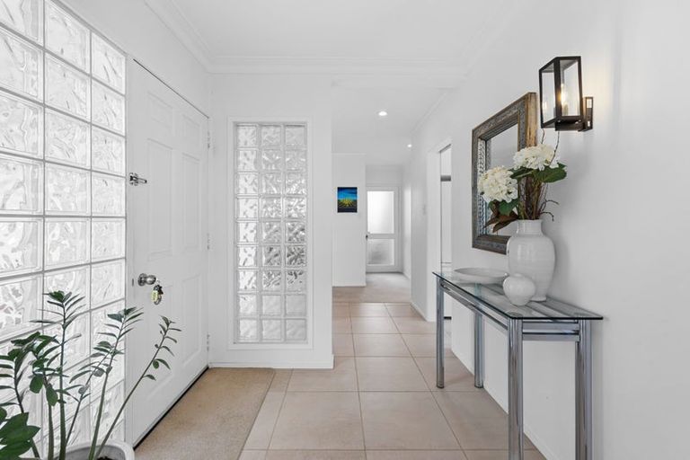 Photo of property in 3 Copperfield Terrace, Mellons Bay, Auckland, 2014