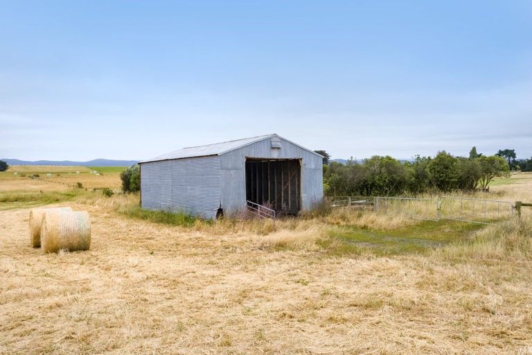 Photo of property in 77 Taumata Island Road, Taumata Island, Carterton, 5792