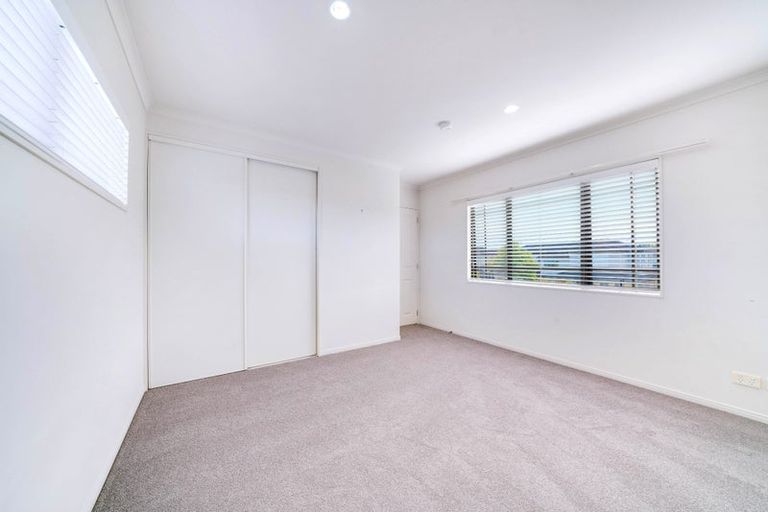 Photo of property in 71 Baverstock Road, Flat Bush, Auckland, 2016