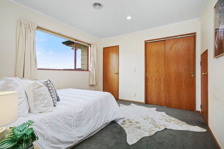 Photo of property in 58 Cypress Drive, Maungaraki, Lower Hutt, 5010