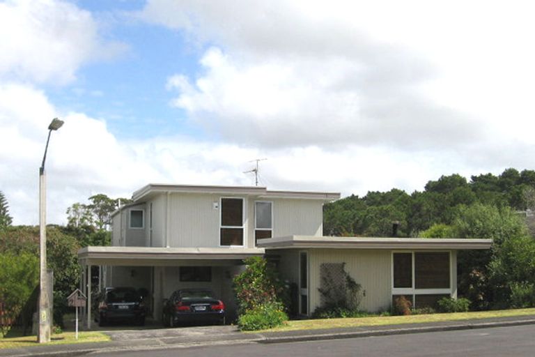Photo of property in 2 Christensen Place, Forrest Hill, Auckland, 0620