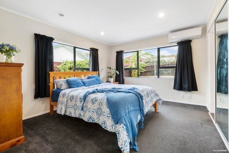 Photo of property in 15 Gardone Terrace, Conifer Grove, Takanini, 2112