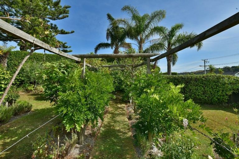 Photo of property in 48 Tindalls Bay Road, Tindalls Beach, Whangaparaoa, 0930