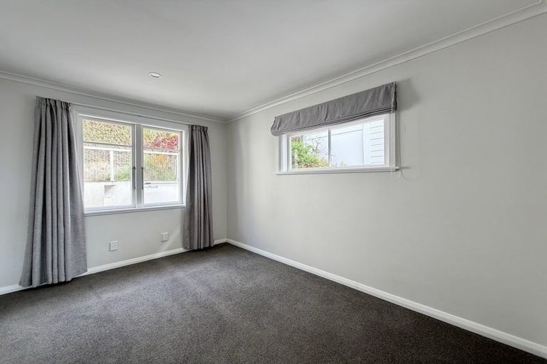 Photo of property in 12 Mertoun Terrace, Highbury, Wellington, 6012
