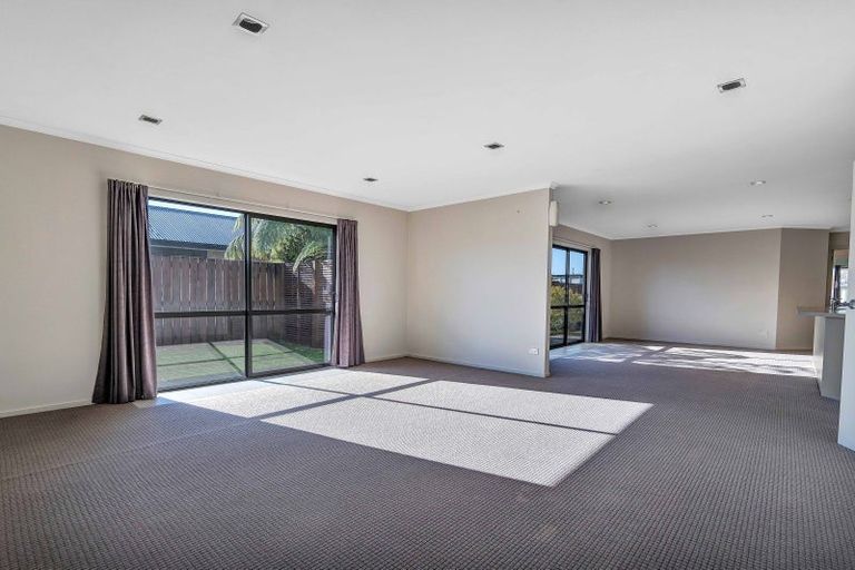 Photo of property in 40 Montague Grove, Stratford, 4332