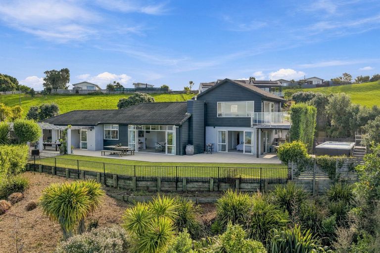 Photo of property in 33 Lax Crescent, Leigh, 0985