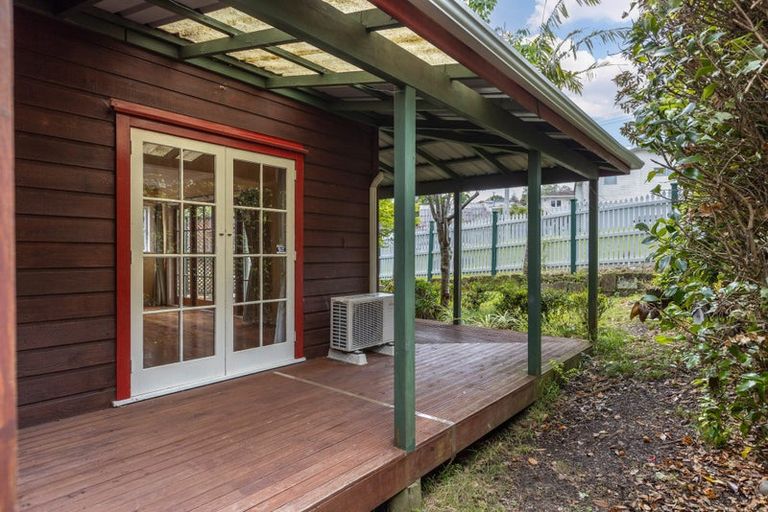 Photo of property in 2/292 Glenfield Road, Glenfield, Auckland, 0629