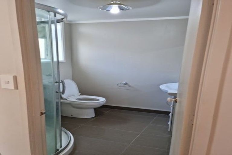 Photo of property in 32 Lewis Road, Pakuranga, Auckland, 2010