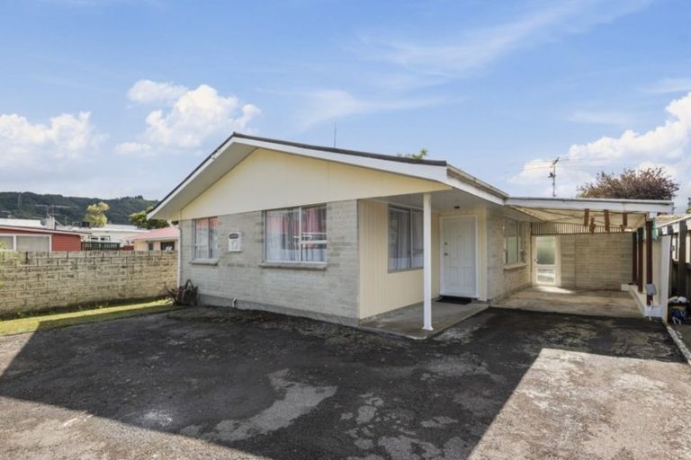 Photo of property in 2/48 Gibbons Street, Upper Hutt Central, Upper Hutt, 5018
