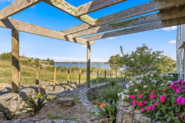 Photo of property in 68 Goodall Road, Snells Beach, 0920