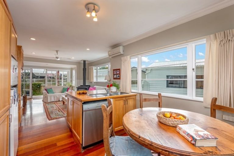 Photo of property in 6 Montgomery Terrace, Hokowhitu, Palmerston North, 4410