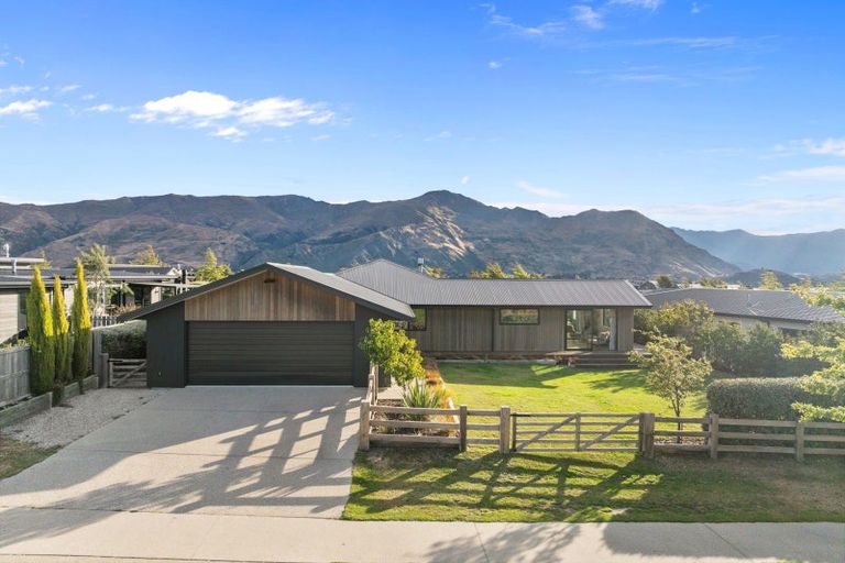 Photo of property in 11 Centre Crescent, Wanaka, 9305