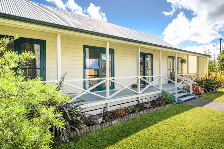 Photo of property in 2 Escort Grove, Awapuni, Palmerston North, 4412