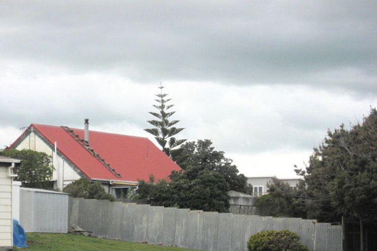 Photo of property in 32 Kahukura Avenue, Waitarere Beach, Levin, 5510