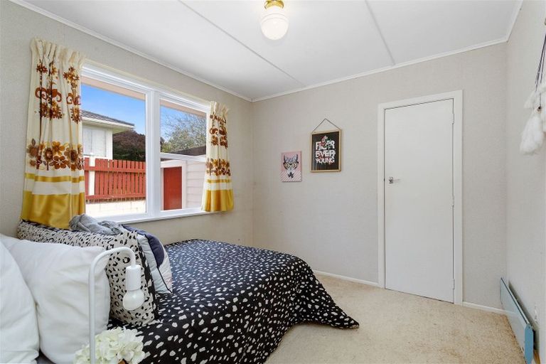 Photo of property in 40 Catherine Crescent, Paparangi, Wellington, 6037