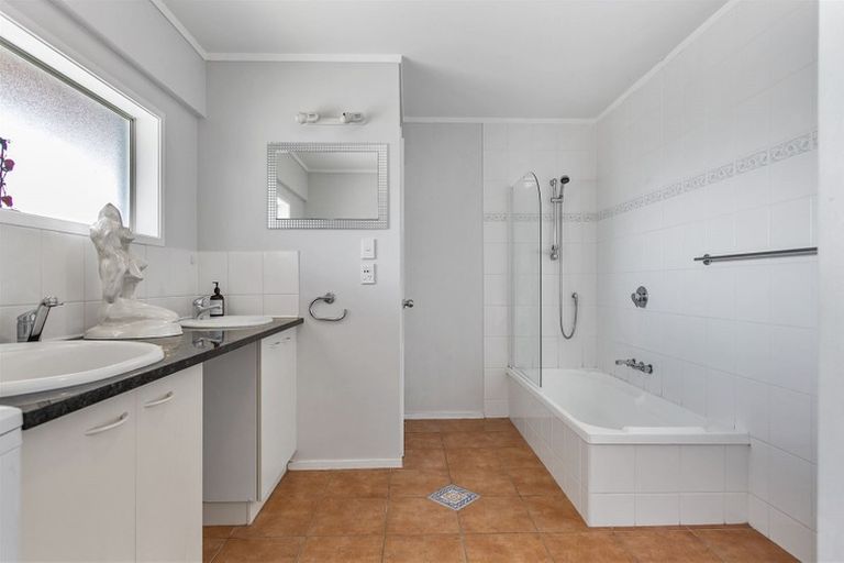 Photo of property in 84 Hetherington Road, Ranui, Auckland, 0612