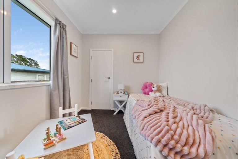 Photo of property in 13e York Crescent, Westown, New Plymouth, 4310