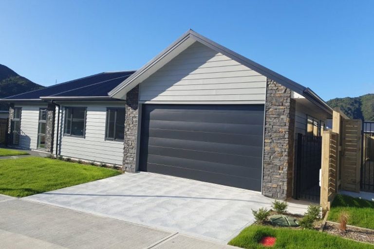 Photo of property in 1 Te Ara O Roimata, Wainuiomata, Lower Hutt, 5014